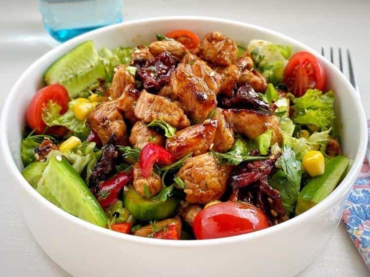 TAVUKLU SALATA