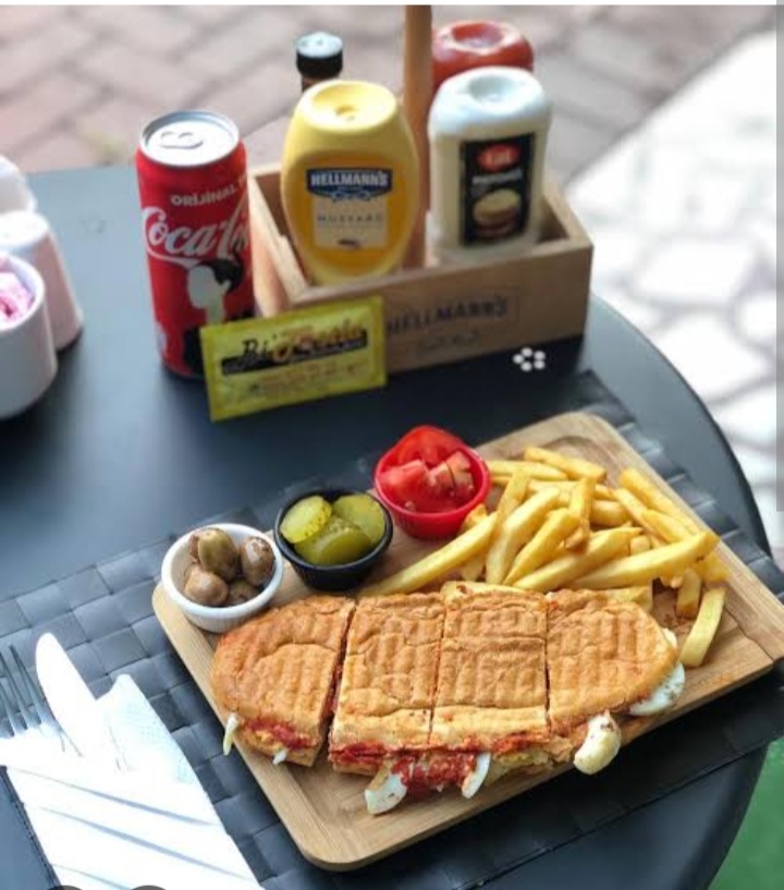 YUMURTALI KARIŞIK TOST