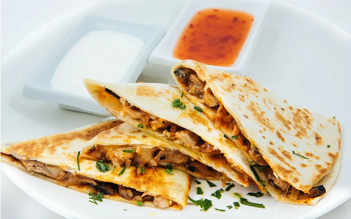 TAVUKLU QUESADILLA